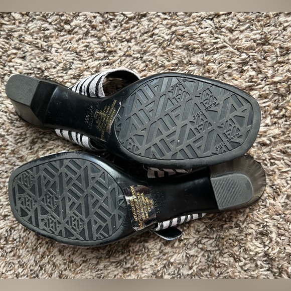 Anne Klein Zebra Heel - Picture 4 of 5